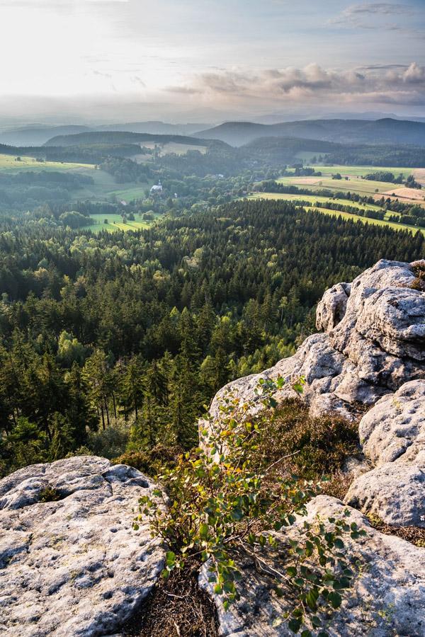 Widoki z jednego z masywów Gór Stołowych.