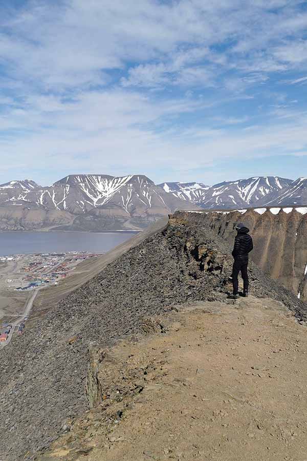 Widok na Longyearbyen - największe miasto na wyspie Spitsbergen.