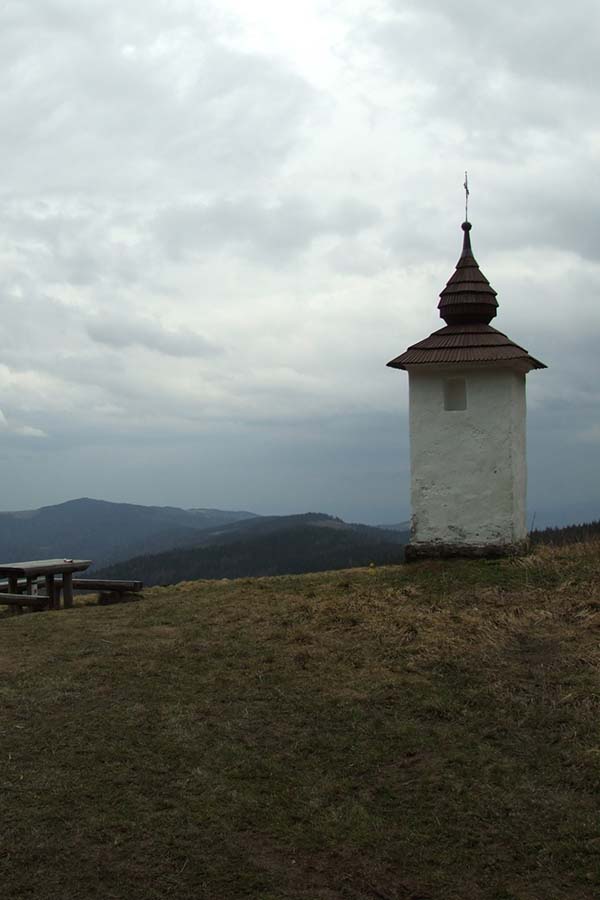 Mająca ponad sto lat kapliczka Bulandy na Jaworzynie Kamienickiej. I z nią związanych jest wiele fantastycznych opowieści.