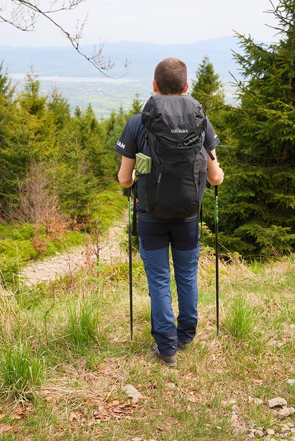 Mimo pozornie niewielkiego litrażu, Tatonka Hike Pack 27 jest wyjątkowo pojemny.