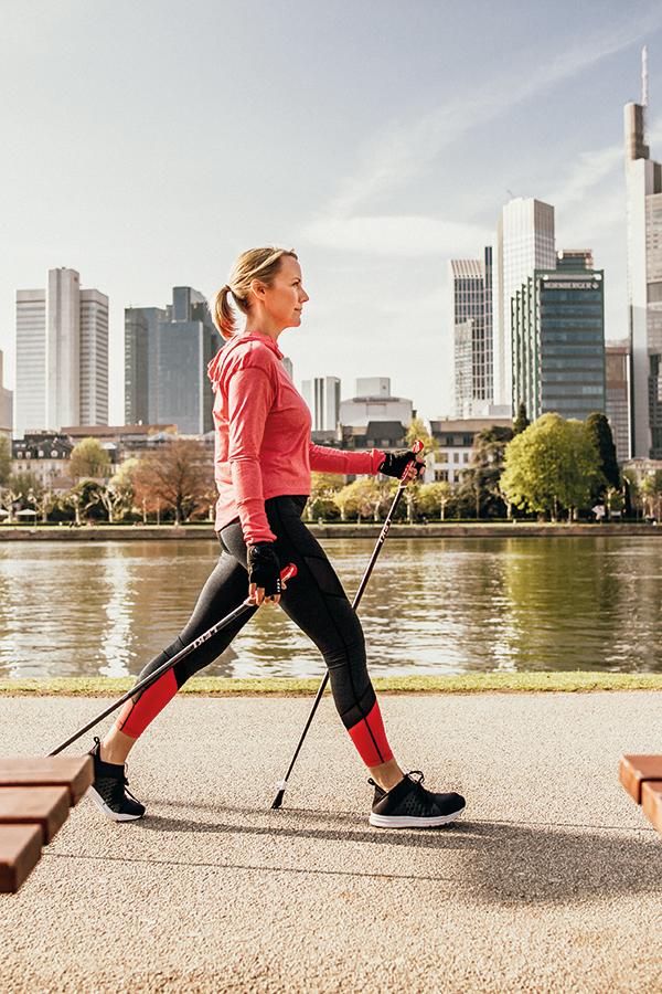 Dobranie odpowiedniej długości kijków do nordic walking to najważniejsza decyzja do podjęcia przy ich zakupie.