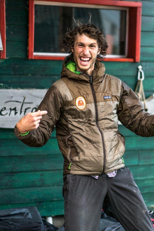 Patagonia promuje od lat swoją incjatywę WornWear - naprawiając zużyte ubrania.