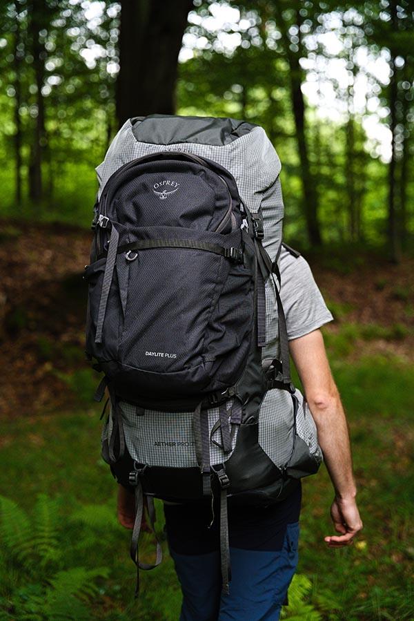Po dopięciu na froncie Osprey Aether Pro 75 lub  Osprey Ariel Pro 75 plecaka Daylite Plus, można mieć na plecach aż 95 litrów pojemności.