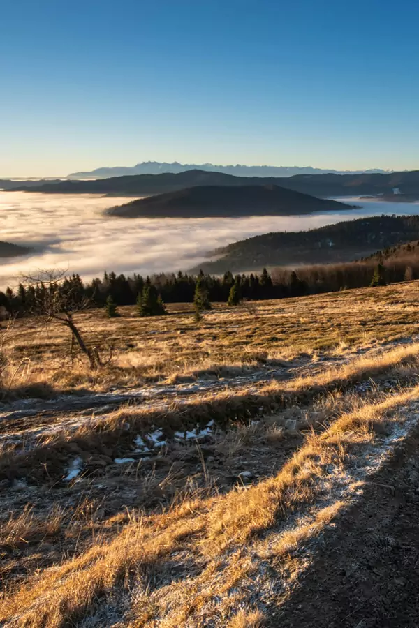 Nie wszystkie szczyty Korony Gór Polski są oblegane przez cały rok. Beskid Wyspowy to góry gdzie bywa pusto nawet w weekend.