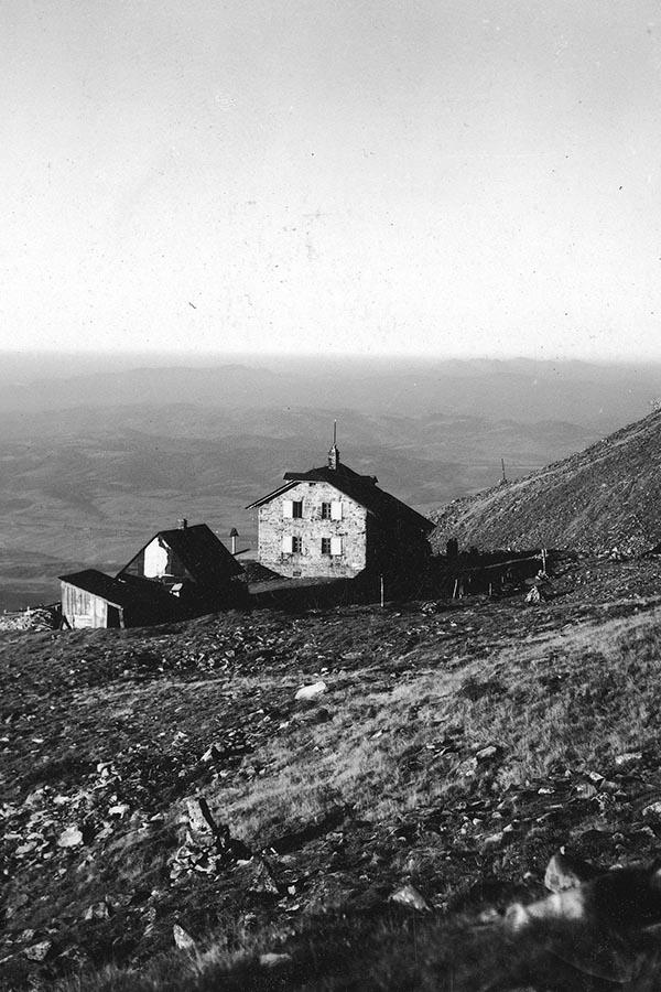 Schronisko Beskidenverein na południowych zboczach Babiej Góry w latach 30. XX w.