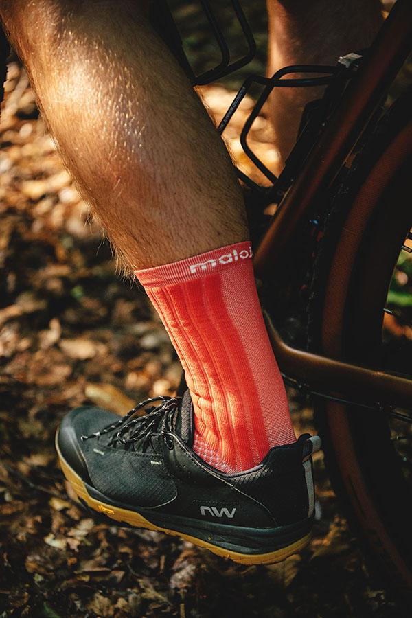 Skarpetki na rower to coś, czemu nie poświęcamy zwykle zbyt wiele uwagi. Maloja Pushbikers Aerosocks sprawią, że zrozumiecie ten błąd.
