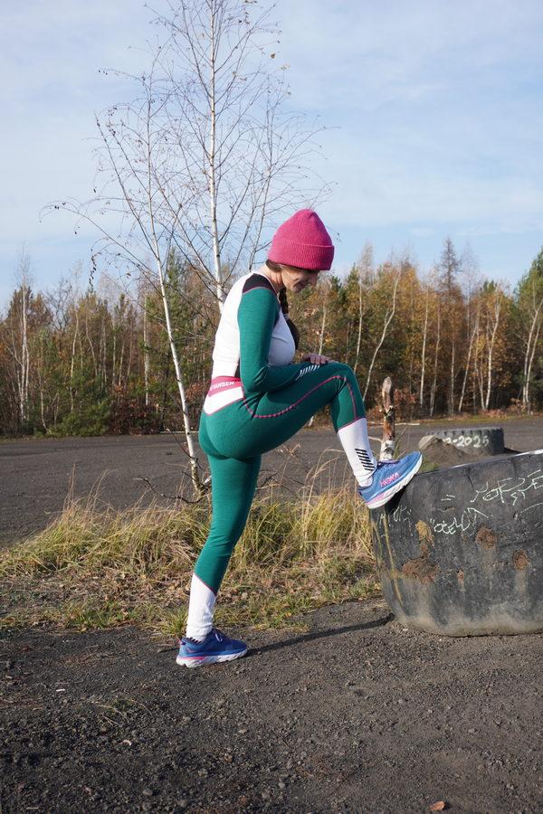 Bielizna Lifa Merino od Helly Hansen jest świetnym wyborem na jesienne treningi na świeżym powietrzu.