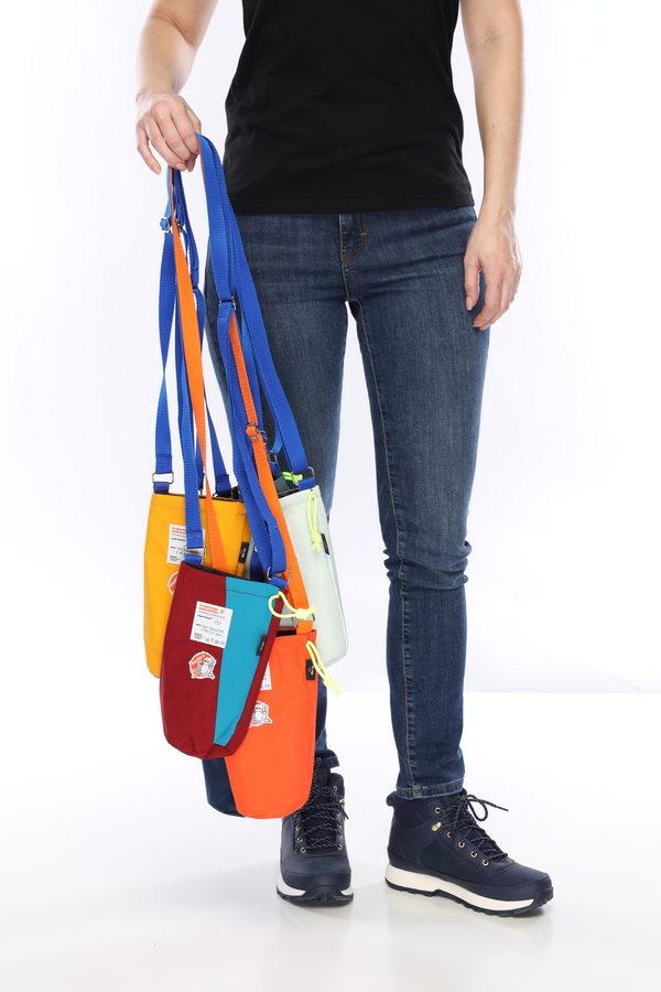 8a Upcycling zakłada, że każdy produkt jest inny, wyjątkowy i zupełnie niepowtarzalny. A na dodatek... to, który do Ciebie dotrze jest niespodzianką.
