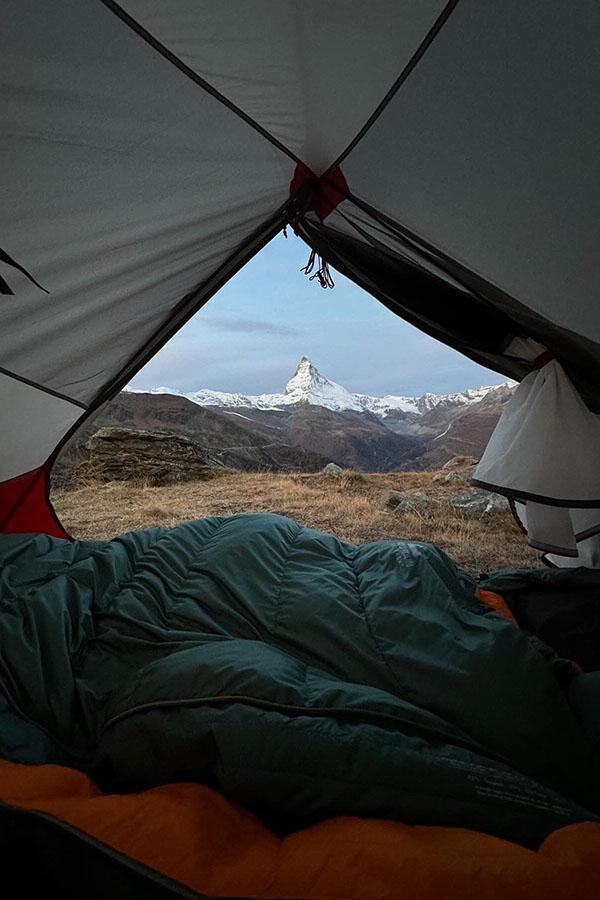 Trudno kłócić się z twierdzeniem, że prawdziwy trekking oznacza spanie w namiocie.
