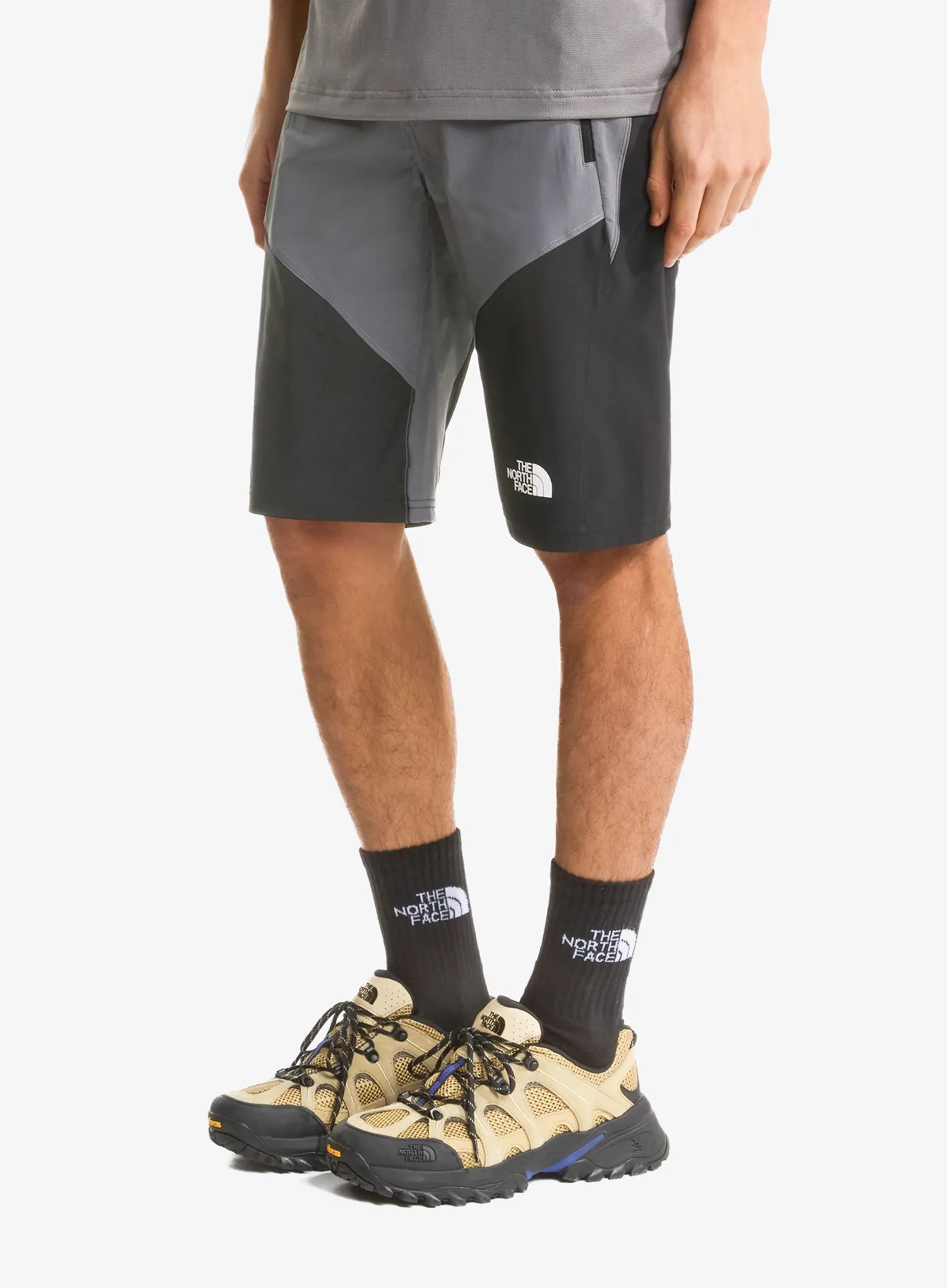 Outdoorové kraťasy The North Face Felik Slim Tapered Short - smoked pearl/tnf black