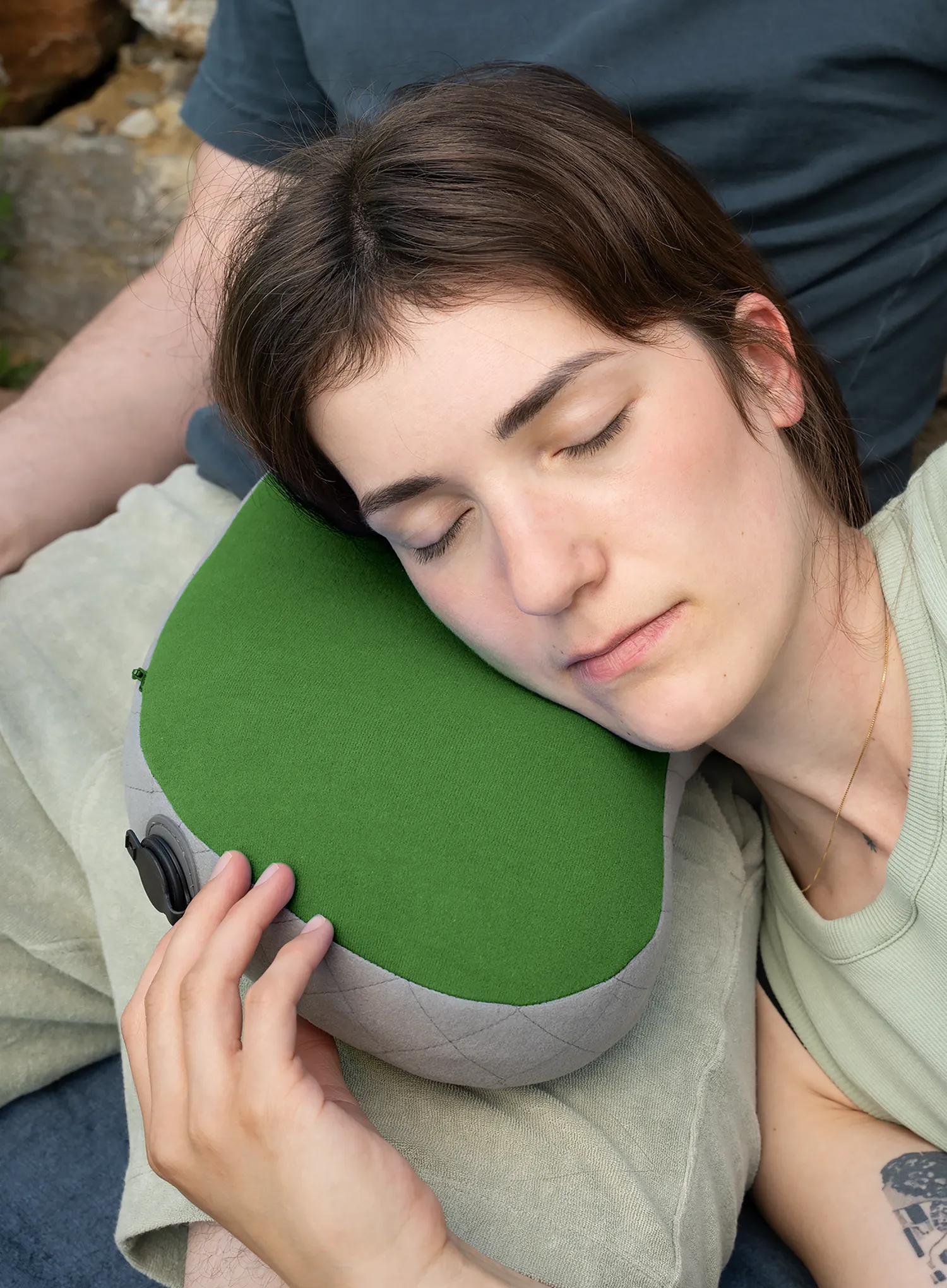 Poduszka dmuchana Cocoon Air-Core Pack Pillow - fresh olive/grey