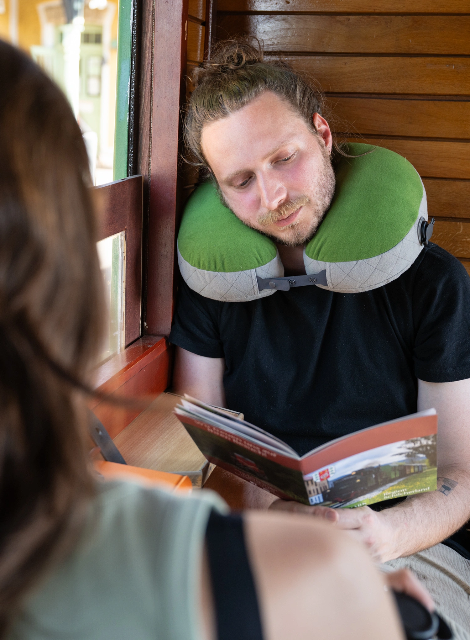 Poduszka turystyczna Cocoon U-Shaped Down Neck Pillow - fresh olive/grey