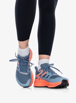 Buty trailowe damskie Inov-8 TrailFly Max Wide - blue grey/coral/grey