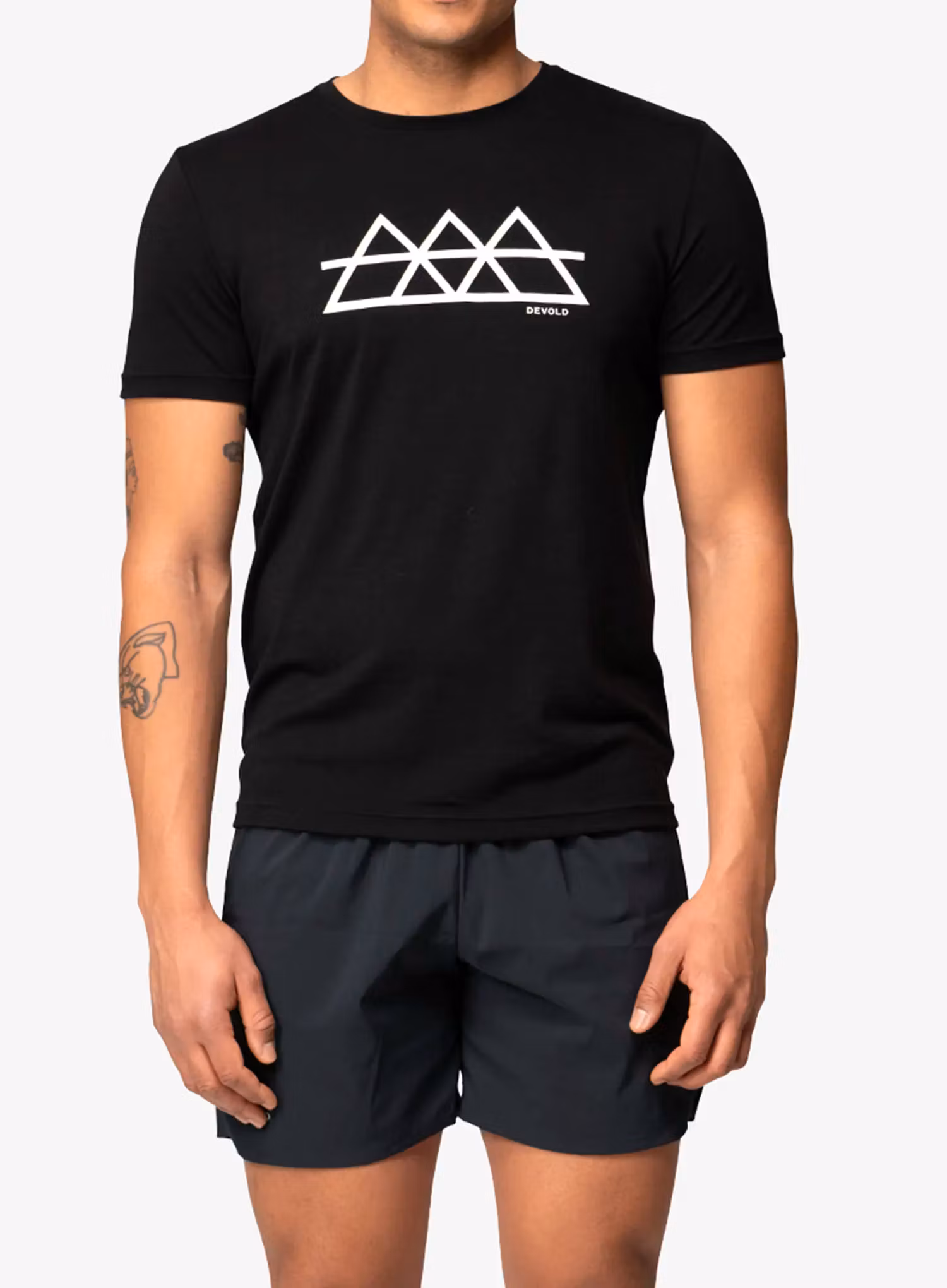 qwe_DevoldClassicTripleTee_black7028567679883a.webp