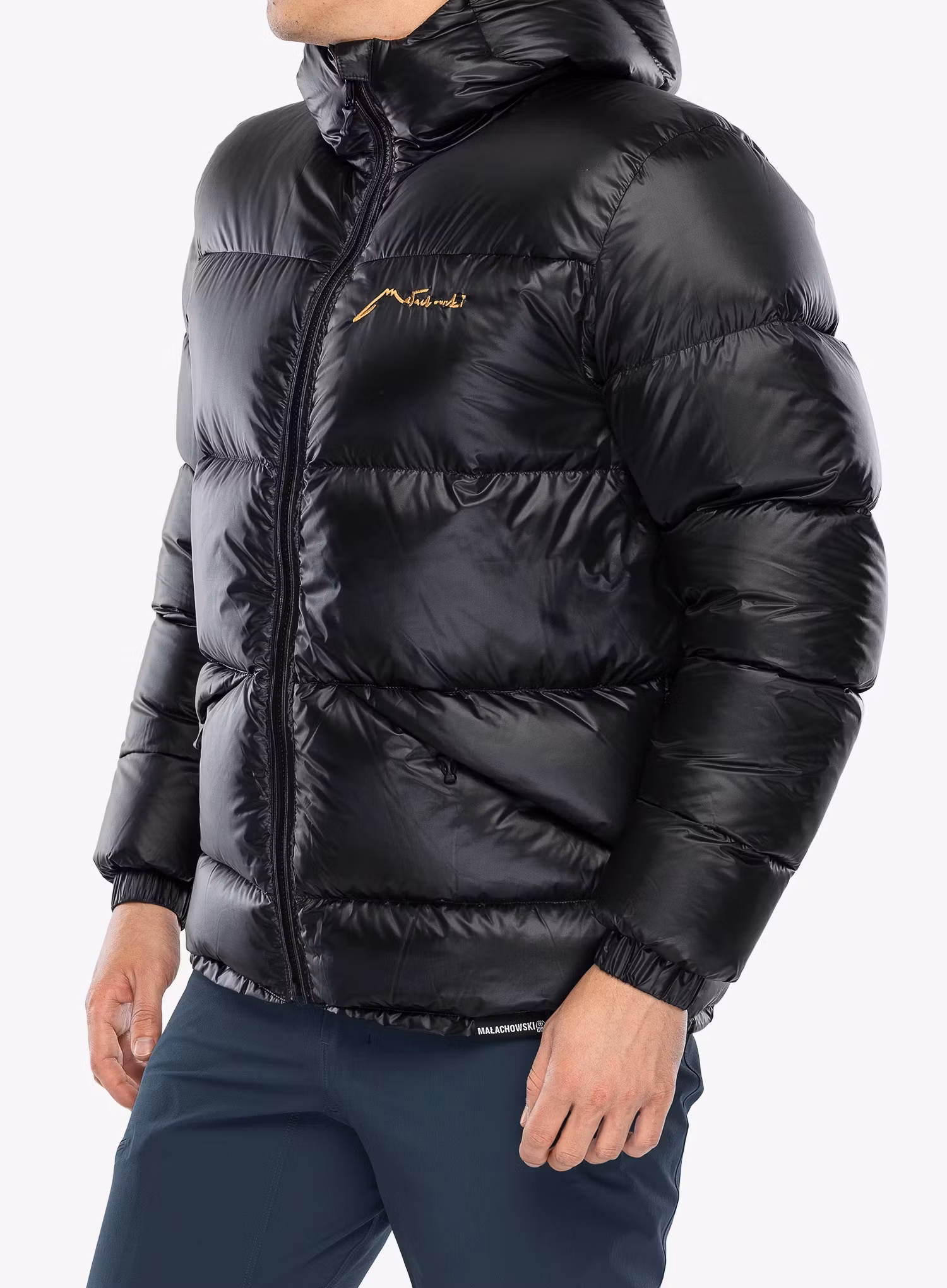 Ma_achowskiAlpina_black_212.webp