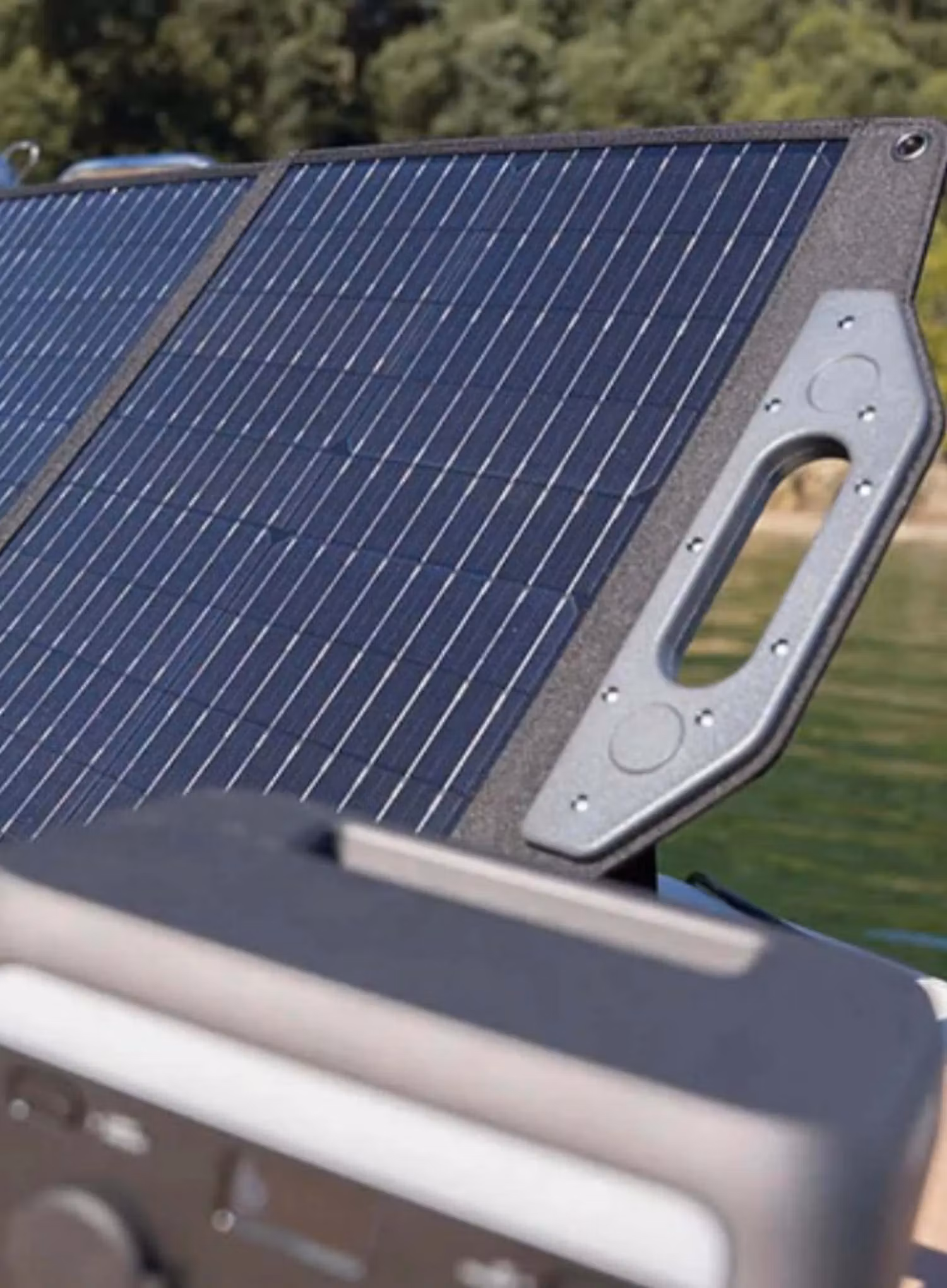 Turystyczny panel słoneczny Xtorm Foldable Solar Panel 60W - black